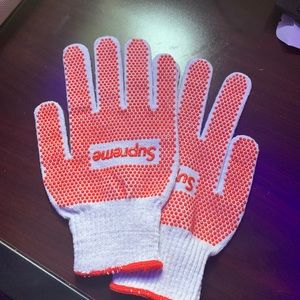 Supreme Accessories - Supreme - Grip Gloves Supreme Accessories - Supreme - Grip Gloves